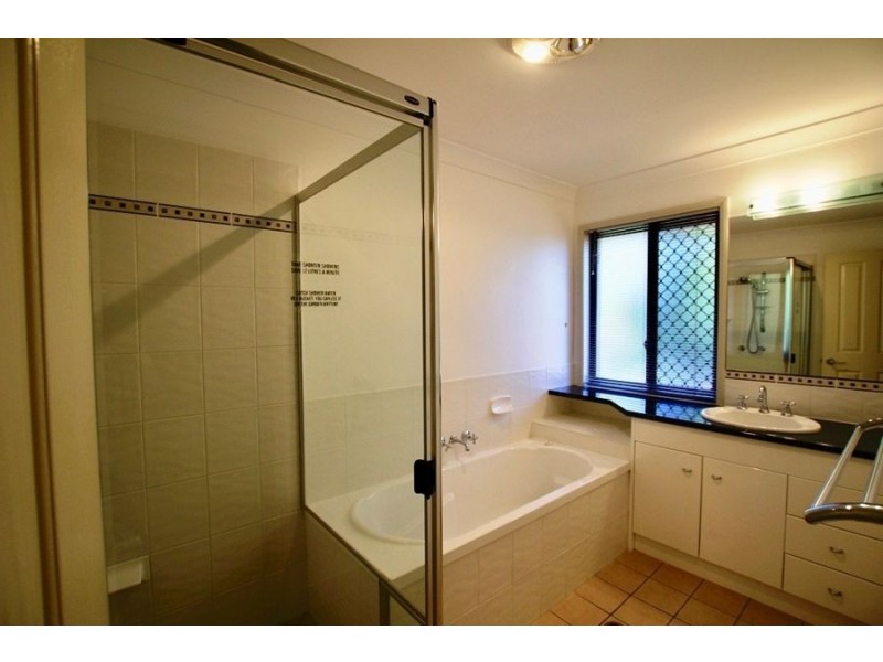 139A Carmody Rd, St Lucia QLD 4067