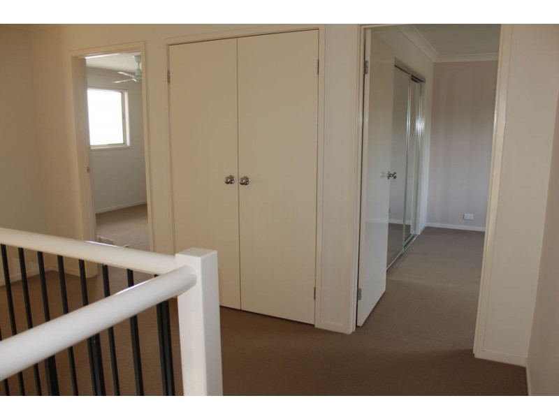 12 Central Ave, Mount Ommaney QLD 4074