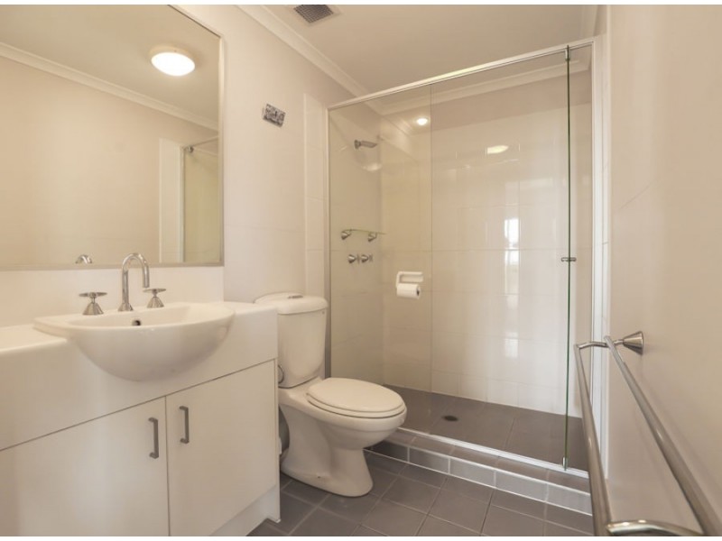 15/1 McNaughton St, Redcliffe QLD 4020