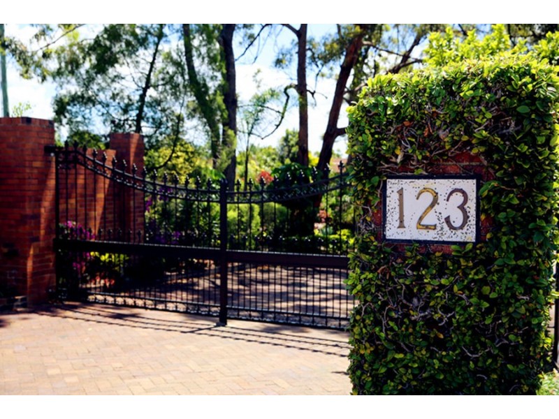 2/123 Barbaralla Drive, Springwood QLD 4127