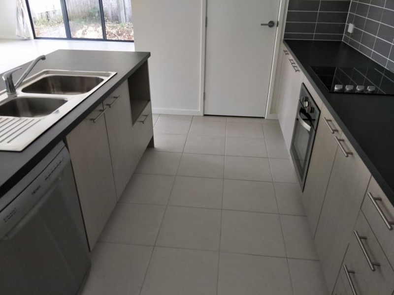 150B Chatswood Rd, Daisy Hill QLD 4127