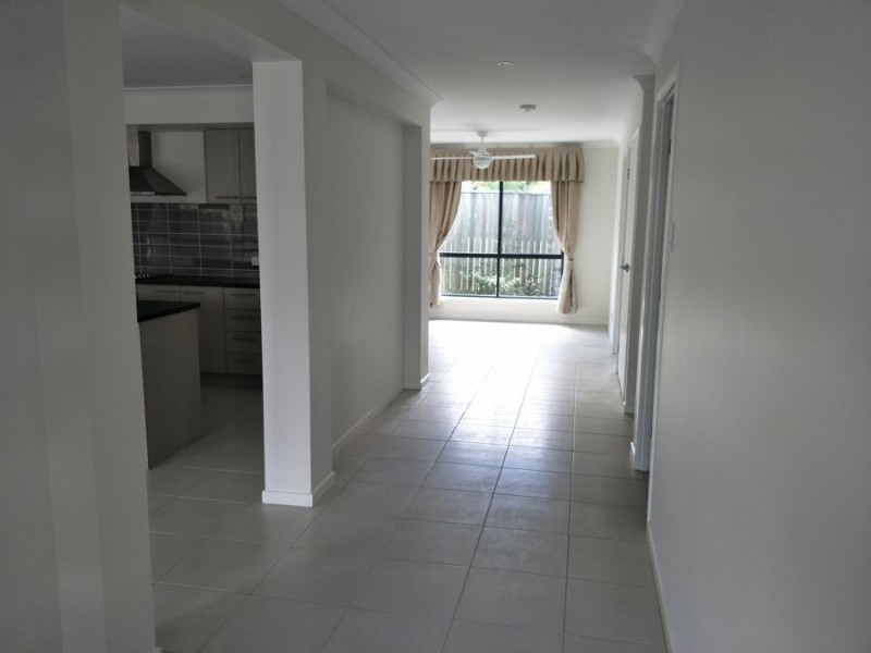 150B Chatswood Rd, Daisy Hill QLD 4127