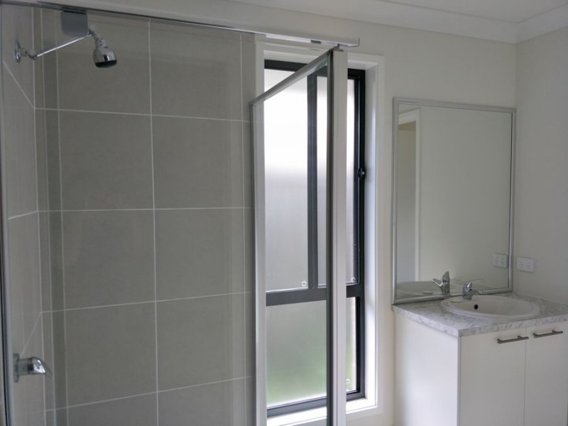 150B Chatswood Rd, Daisy Hill QLD 4127