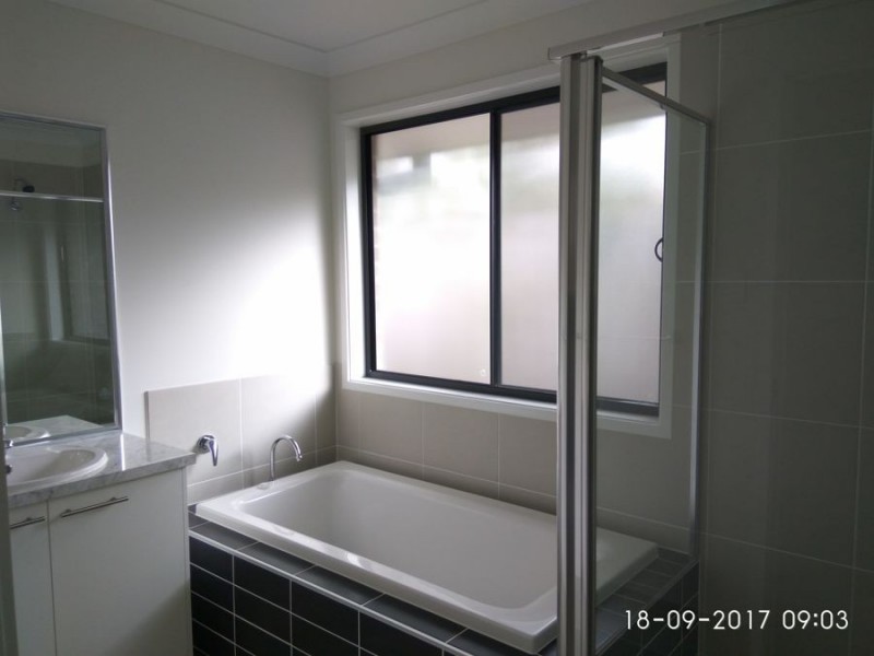 150B Chatswood Rd, Daisy Hill QLD 4127