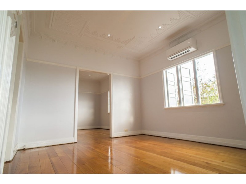 43 Holland Rd, Holland Park QLD 4121