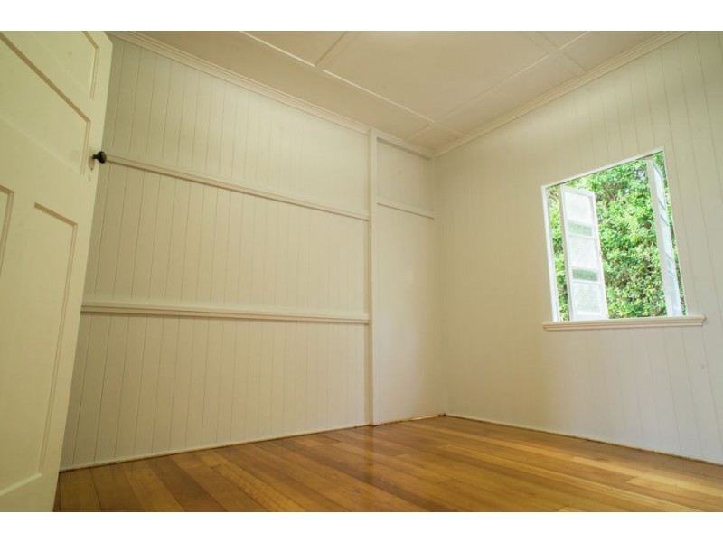 43 Holland Rd, Holland Park QLD 4121