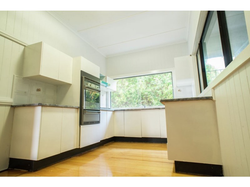 43 Holland Rd, Holland Park QLD 4121
