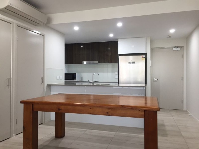 U303 8 Hunt Street, Hamilton QLD 4007