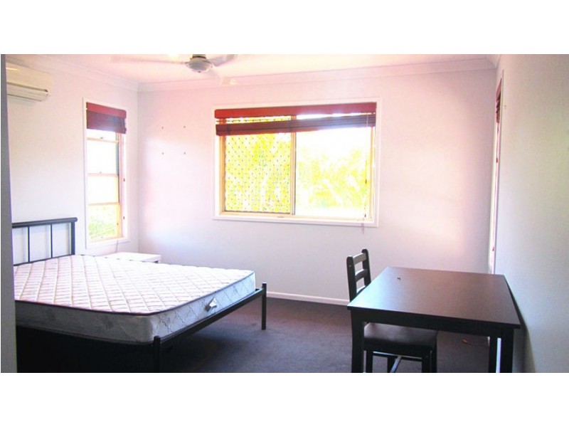 18 Bluegum Street, Macgregor QLD 4109