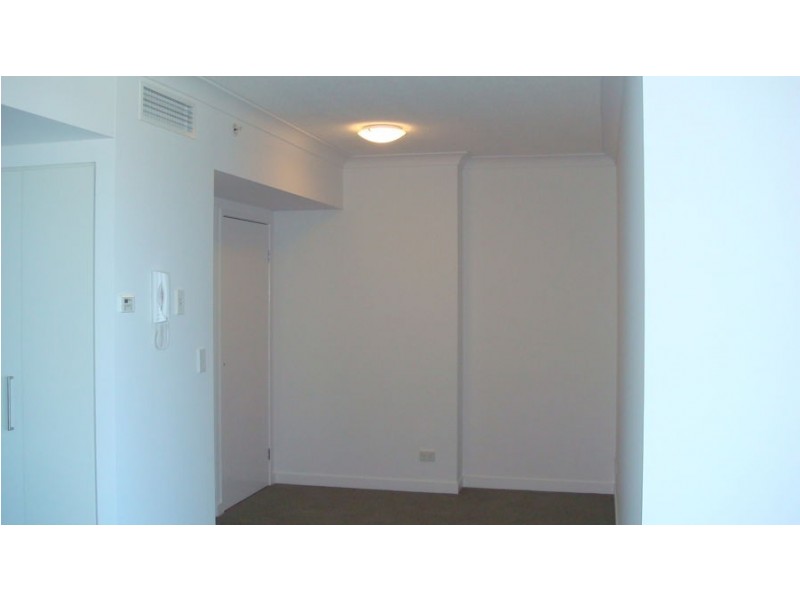 21705 5 Lawson Street, Southport QLD 4215