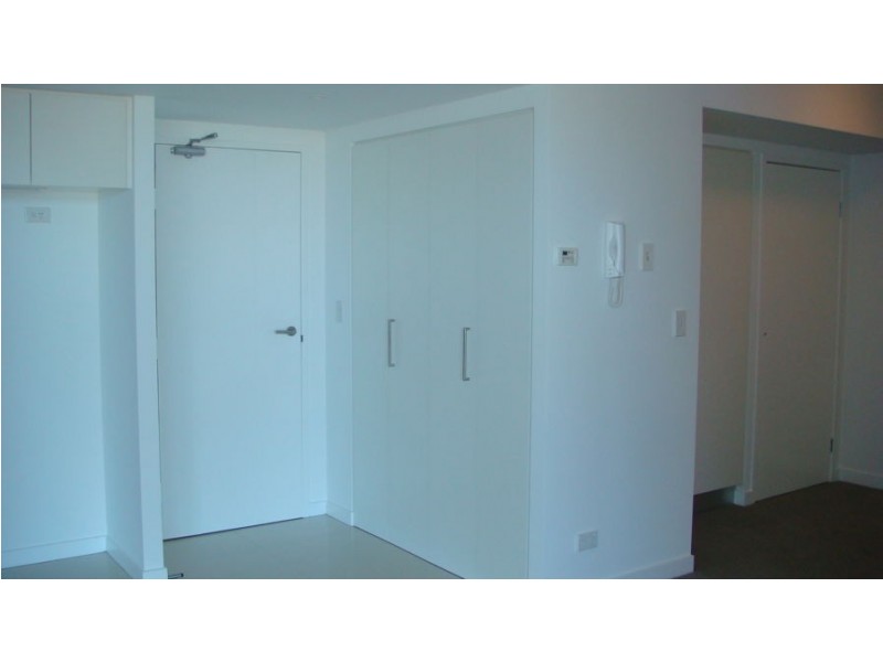 21705 5 Lawson Street, Southport QLD 4215