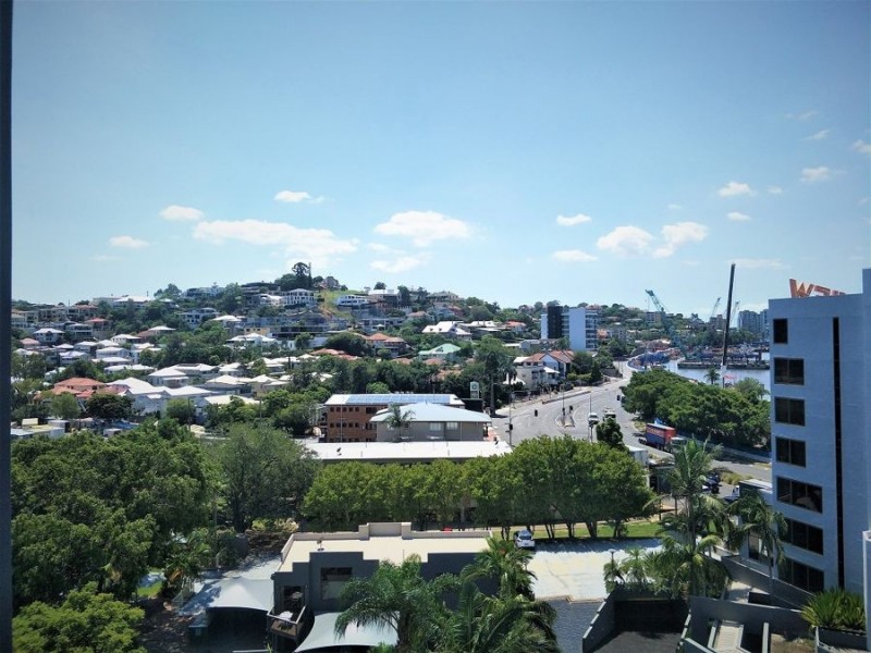 U810 /8 Hunt Street, Hamilton QLD 4007