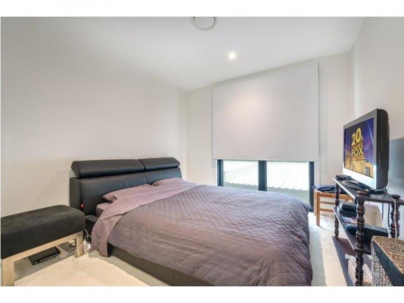 33 Theatre Drive, Benowa QLD 4217