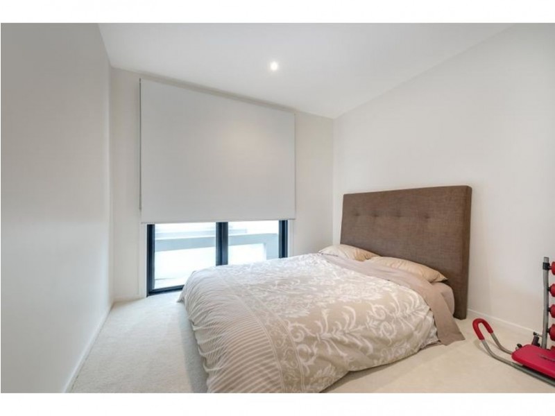 33 Theatre Drive, Benowa QLD 4217