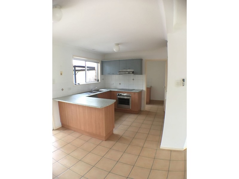 5 8 Honeysuckle Way, Calamvale QLD 4116