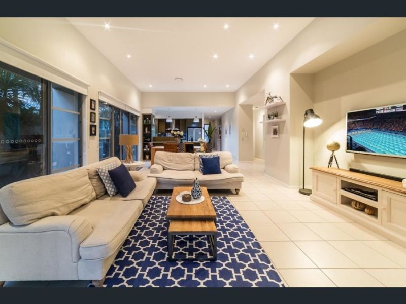 2809 Gracemere Circuit East, Hope Island QLD 4212