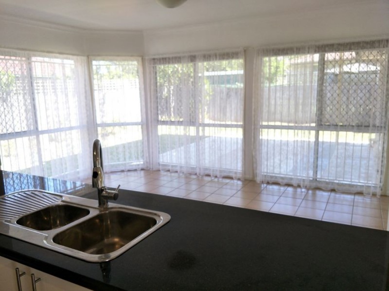 137 Glenfield St, Parkinson QLD 4115