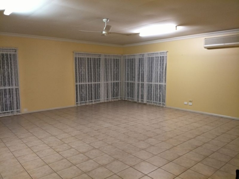 137 Glenfield St, Parkinson QLD 4115