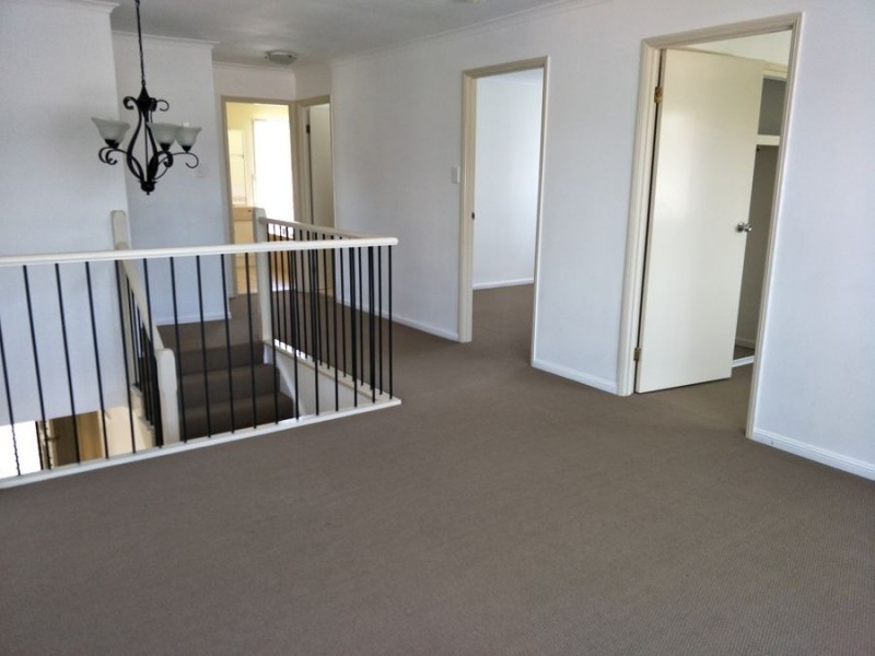 137 Glenfield St, Parkinson QLD 4115