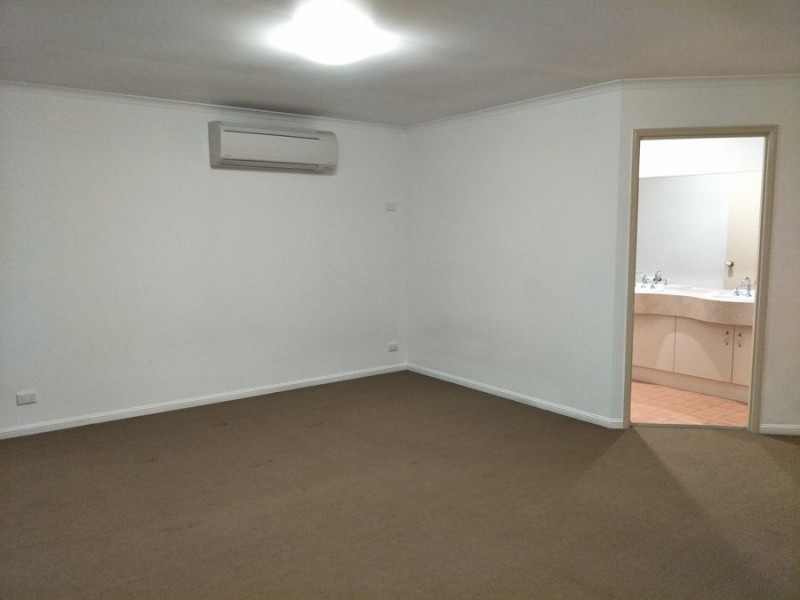 137 Glenfield St, Parkinson QLD 4115