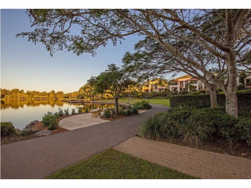 1072/1 The Cove Cres, Carrara QLD 4211