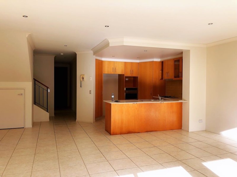 1072/1 The Cove Cres, Carrara QLD 4211
