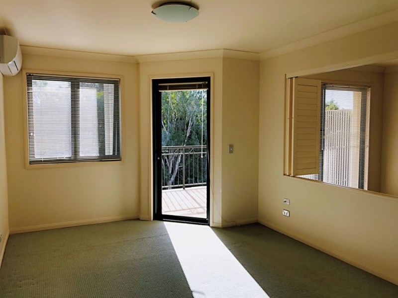 1072/1 The Cove Cres, Carrara QLD 4211