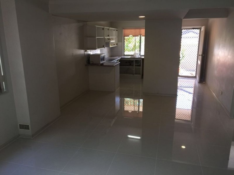 9 Lawrence Close, Robertson QLD 4109