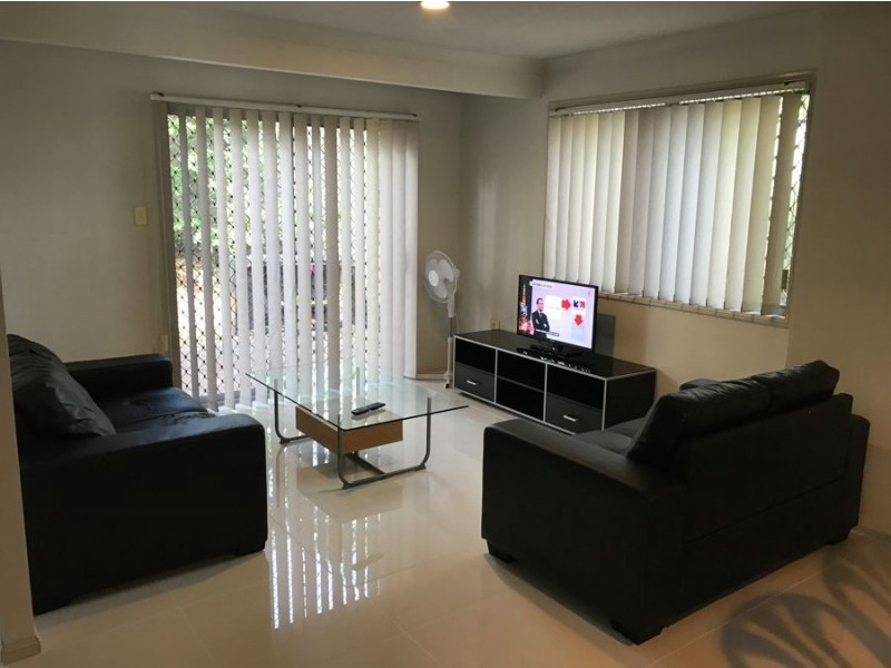 9 Lawrence Close, Robertson QLD 4109