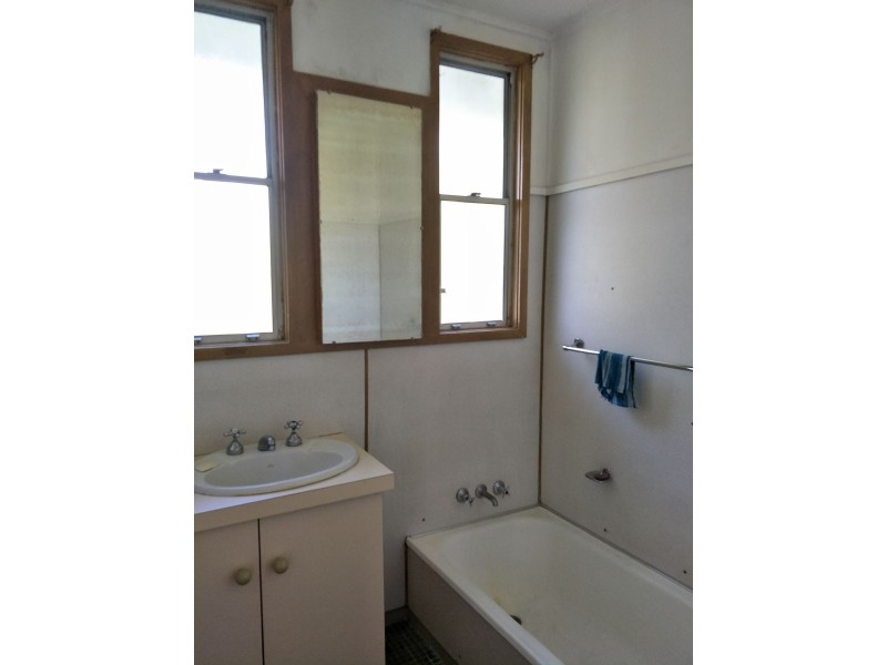 30 Waterford Tamborine Rd, Waterford QLD 4133