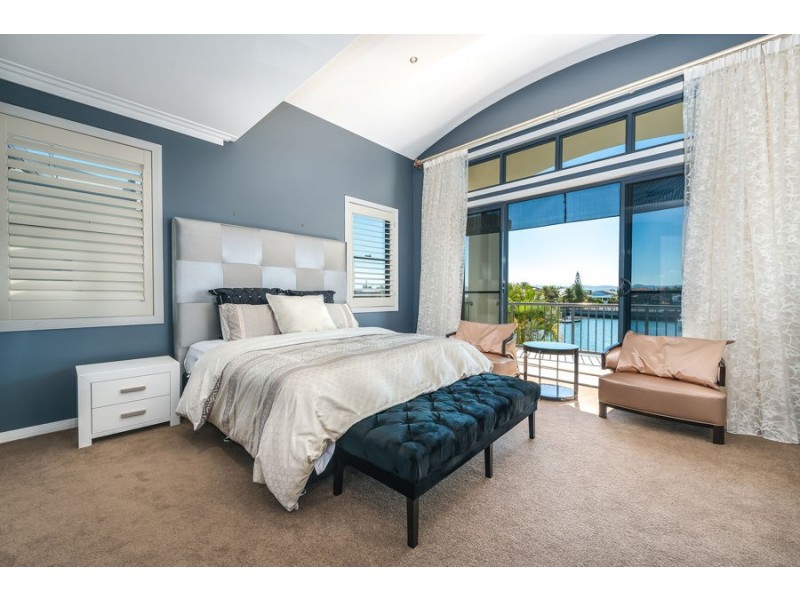 51 KING CHARLES DRIVE, Paradise Point QLD 4216