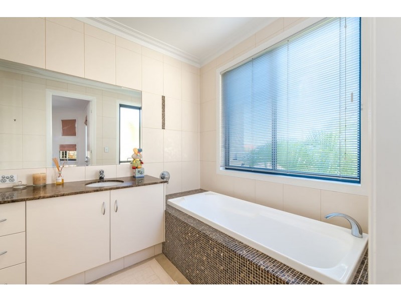 51 KING CHARLES DRIVE, Paradise Point QLD 4216
