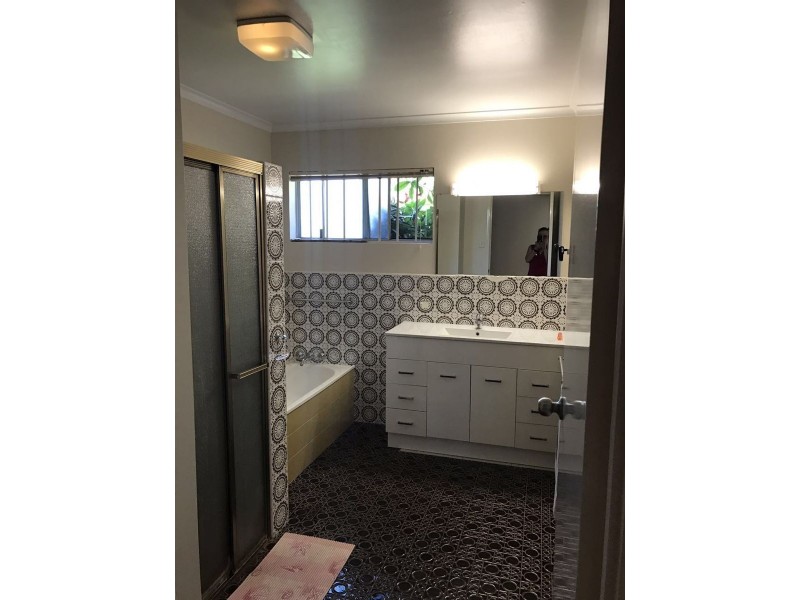 456 Mains Rd, Macgregor QLD 4109