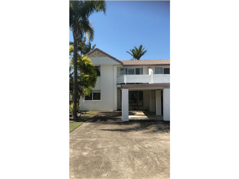 2 St Kevins Avenue, Benowa QLD 4217