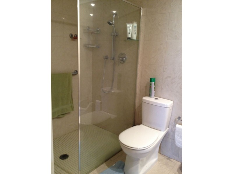 22 lather st, Southport QLD 4215