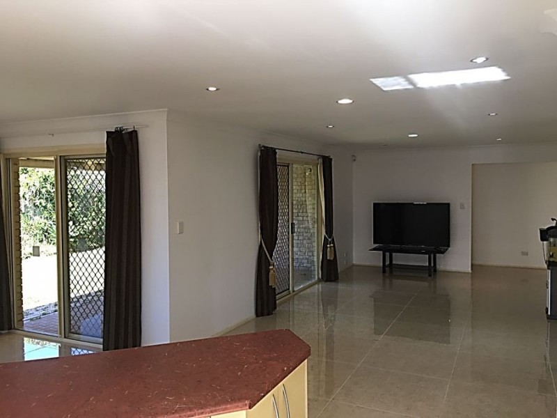 4 Livingstone Place, Kuraby QLD 4112