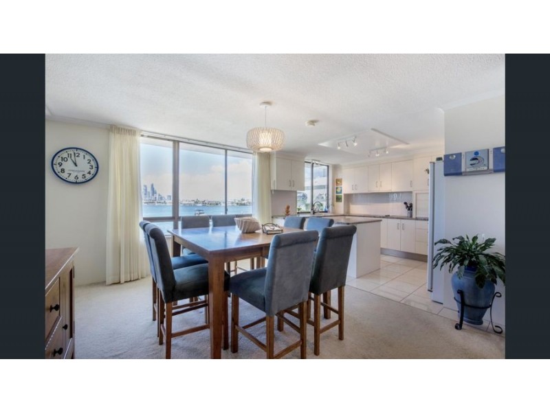 6 77 Brighton Parade, Southport QLD 4215