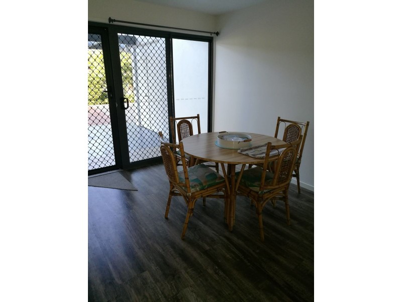 28/10 Grand Pde, Kawana Island QLD 4575