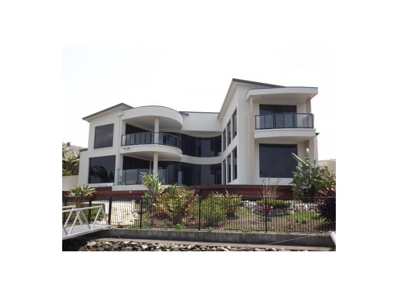 25 Ferrymans Court, Helensvale QLD 4212