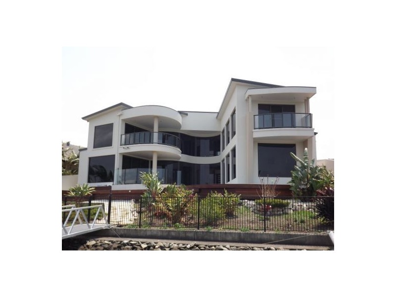 25 Ferrymans Court, Helensvale QLD 4212