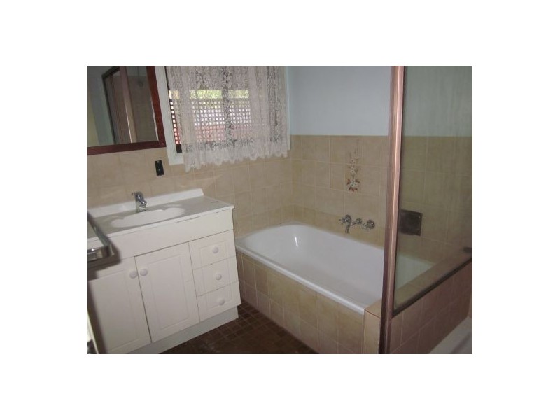 102 Lyndale St, Daisy Hill QLD 4127