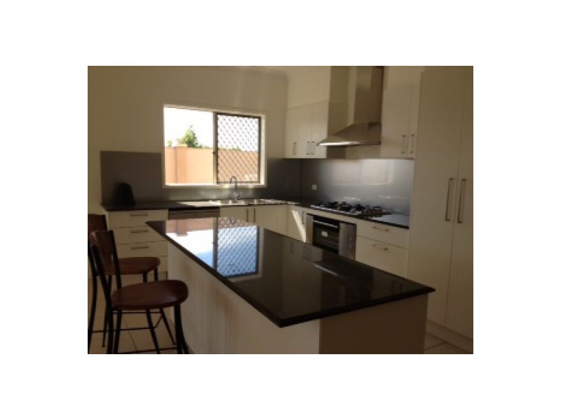 1 Romulus St, Robertson QLD 4109