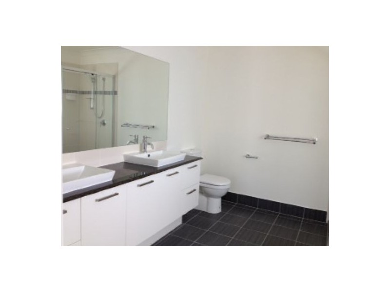 1 Romulus St, Robertson QLD 4109