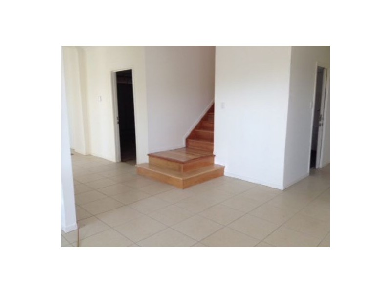 1 Romulus St, Robertson QLD 4109