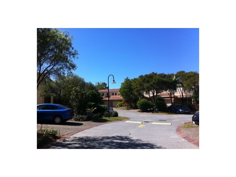 *1 Warbler Parade, Varsity Lakes QLD 4227