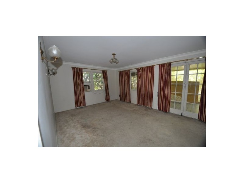 703 Moggill Rd, Chapel Hill QLD 4069