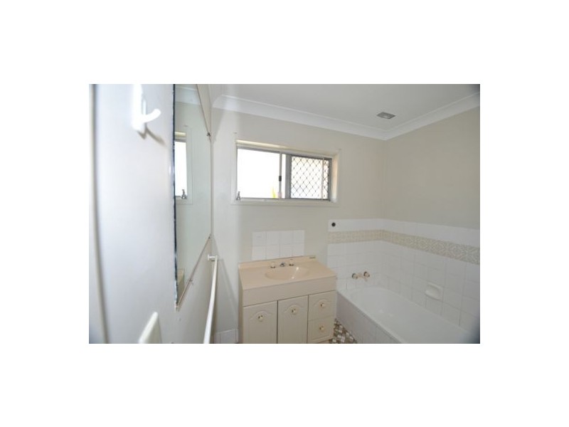 703 Moggill Rd, Chapel Hill QLD 4069