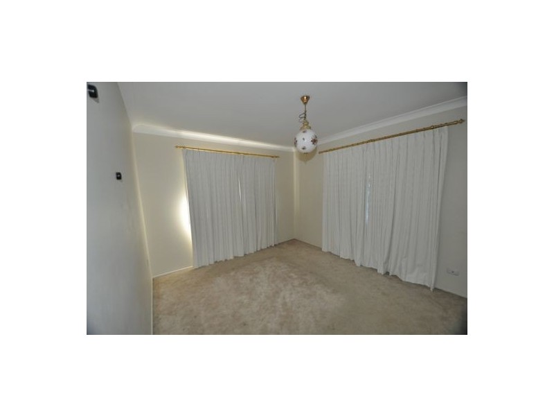 703 Moggill Rd, Chapel Hill QLD 4069