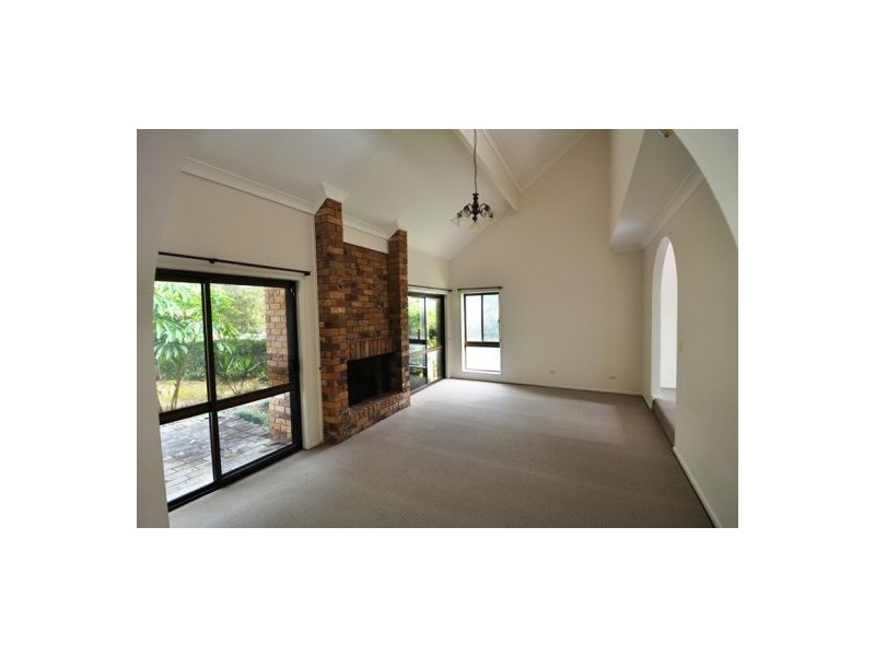 114 Mt Ommaney Dr, Jindalee QLD 4074
