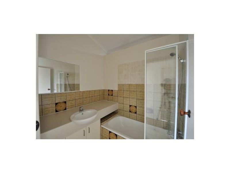 114 Mt Ommaney Dr, Jindalee QLD 4074